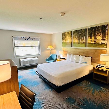 Days Inn & Suites By Wyndham Wynne Екстериор снимка