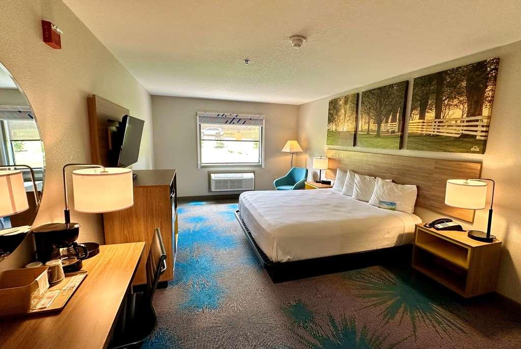 Days Inn & Suites By Wyndham Wynne Стая снимка