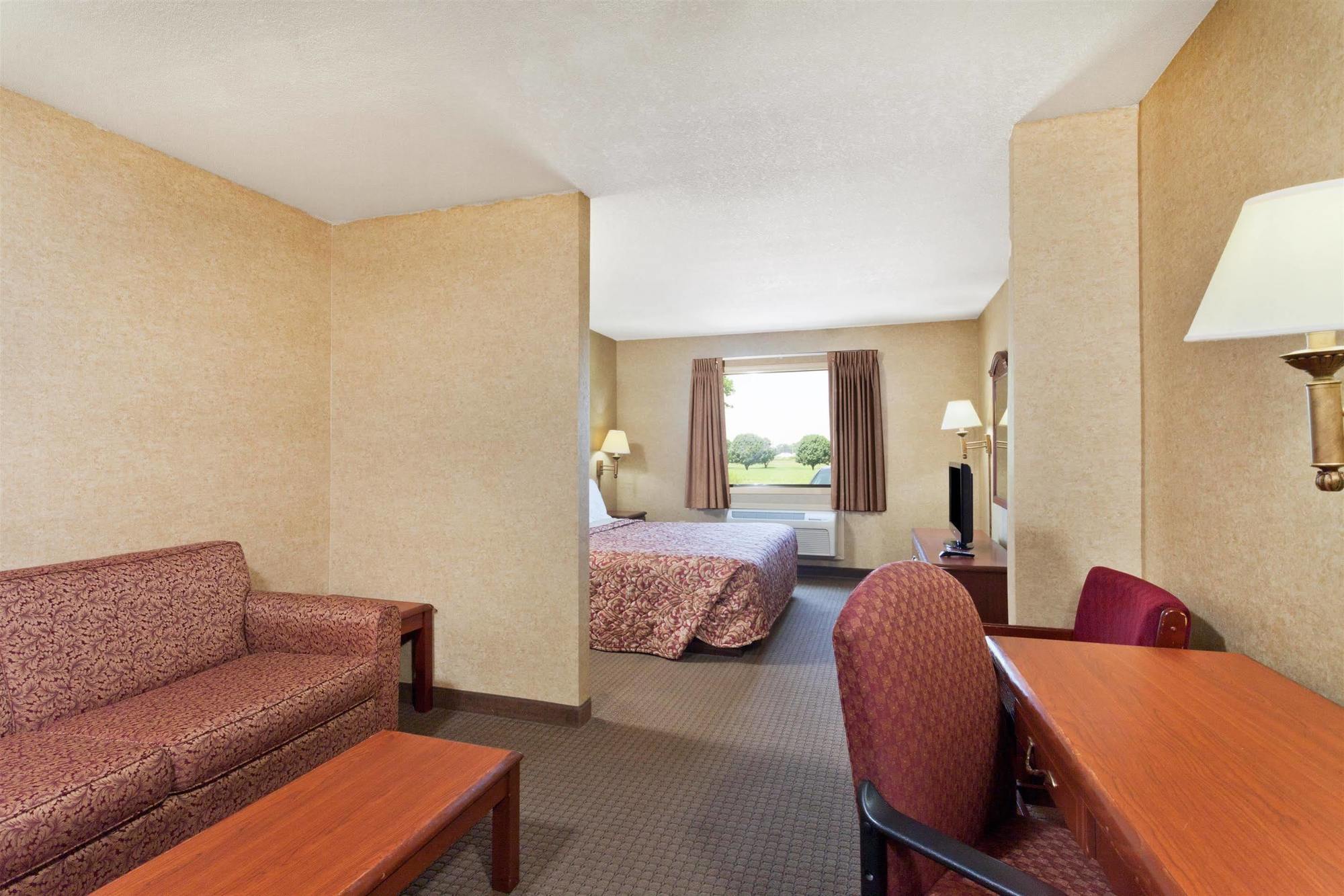 Days Inn & Suites By Wyndham Wynne Екстериор снимка